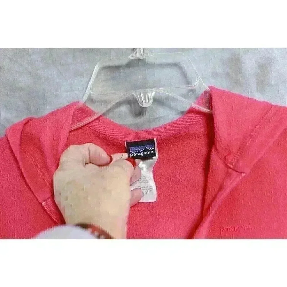 Girls Patagonia Size M Pink lightweight fleece hooded jacket with pockets